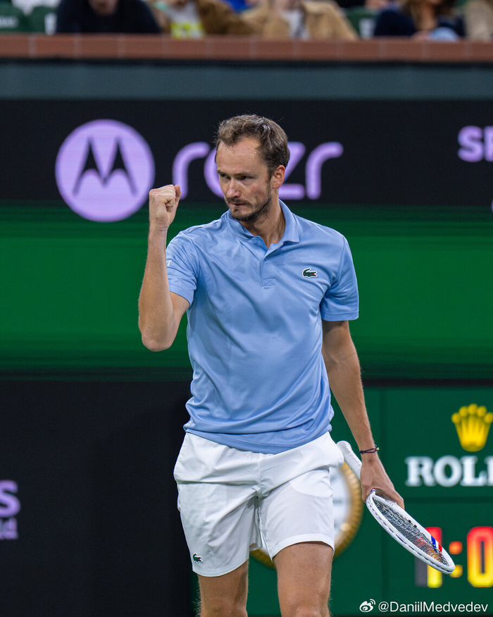 开云-谁懂啊？梅总爆大冷淘汰了阿尔卡拉斯！|梅德维德夫|辛纳|卡洛斯·阿尔卡拉斯|扬尼克-辛纳|冠军_新浪体育_新浪新闻