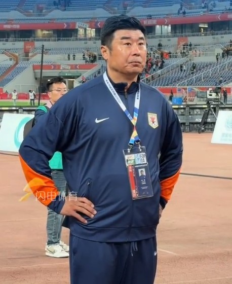 开云体育下载-泰山队遭遇两连败，赛后谢场韩鹏一脸严肃